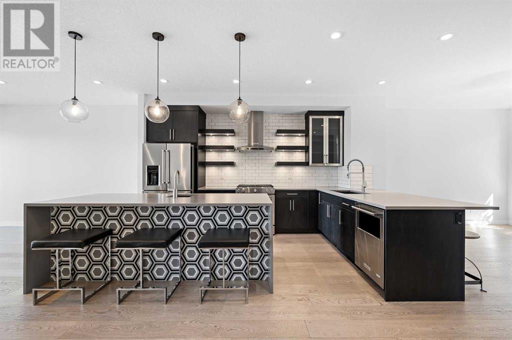Property at 5604 37 Street SW image 3