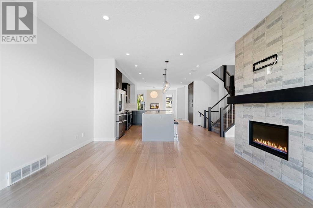 Property at 5604 37 Street SW image 4
