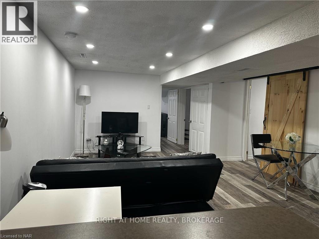 Lower - 43a Beachaven Drive, St. Catharines (Port Weller), Ontario  L2M 1A6 - Photo 2 - X12247381
