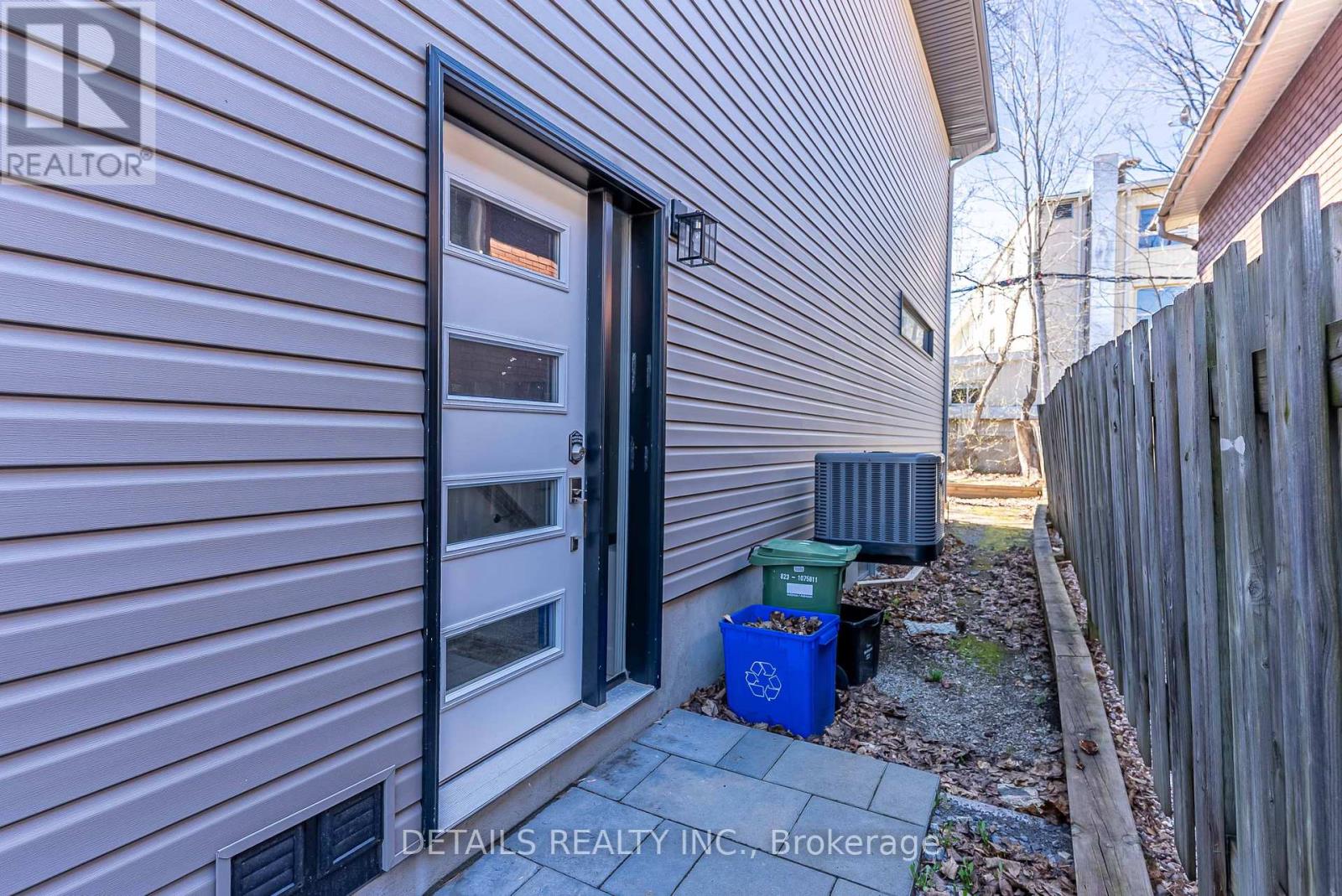 B - 828 Maplewood Avenue, Ottawa, Ontario  K2B 5V5 - Photo 2 - X12247340