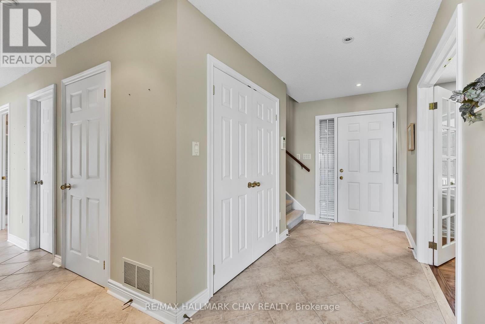 2653 Leonard Street, Innisfil, Ontario  L9S 3V3 - Photo 9 - N12247221