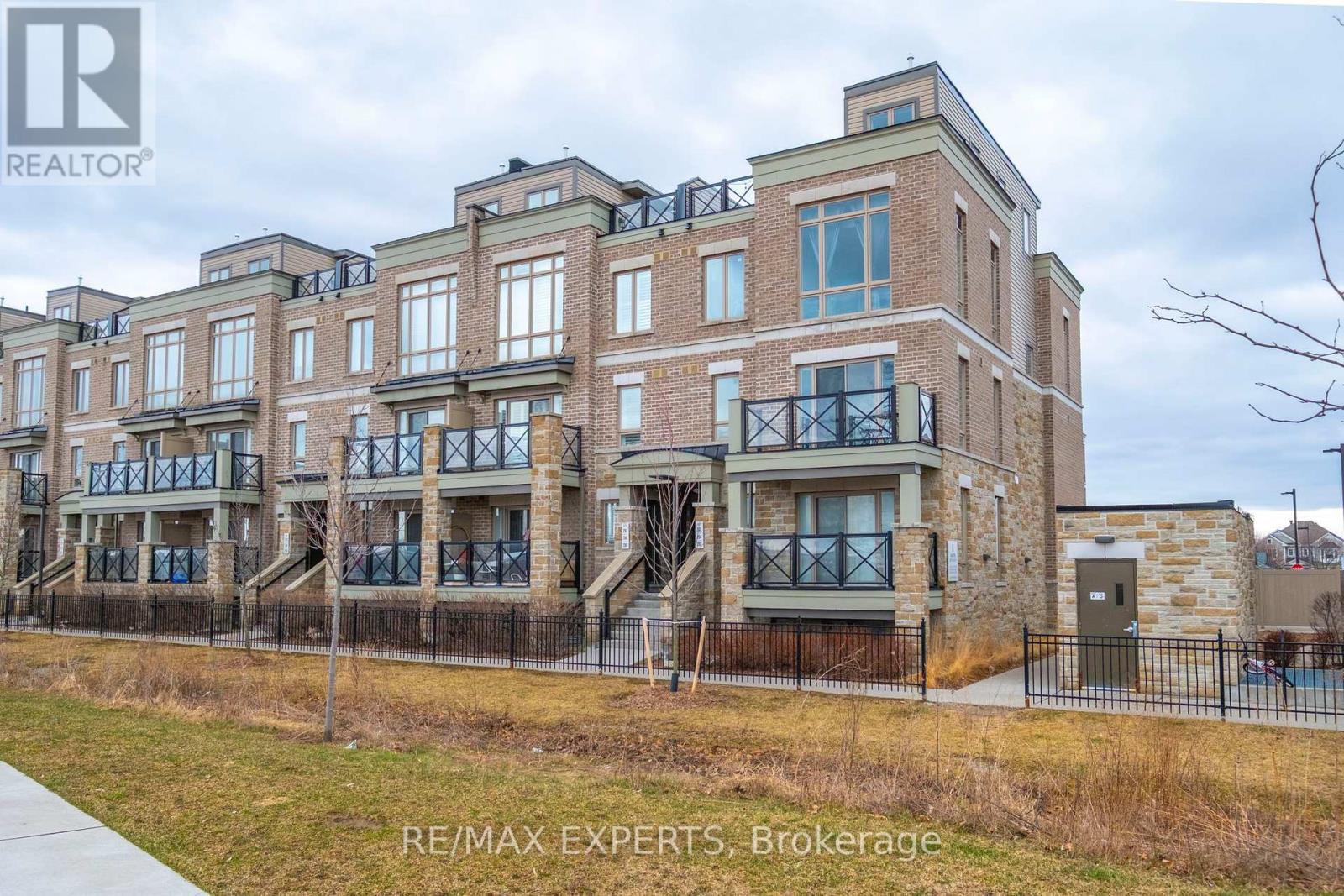 Property at 204 - 10 DUNSHEATH WAY image 2