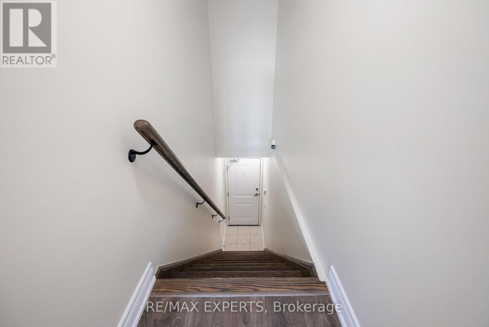 Property at 204 - 10 DUNSHEATH WAY image 5