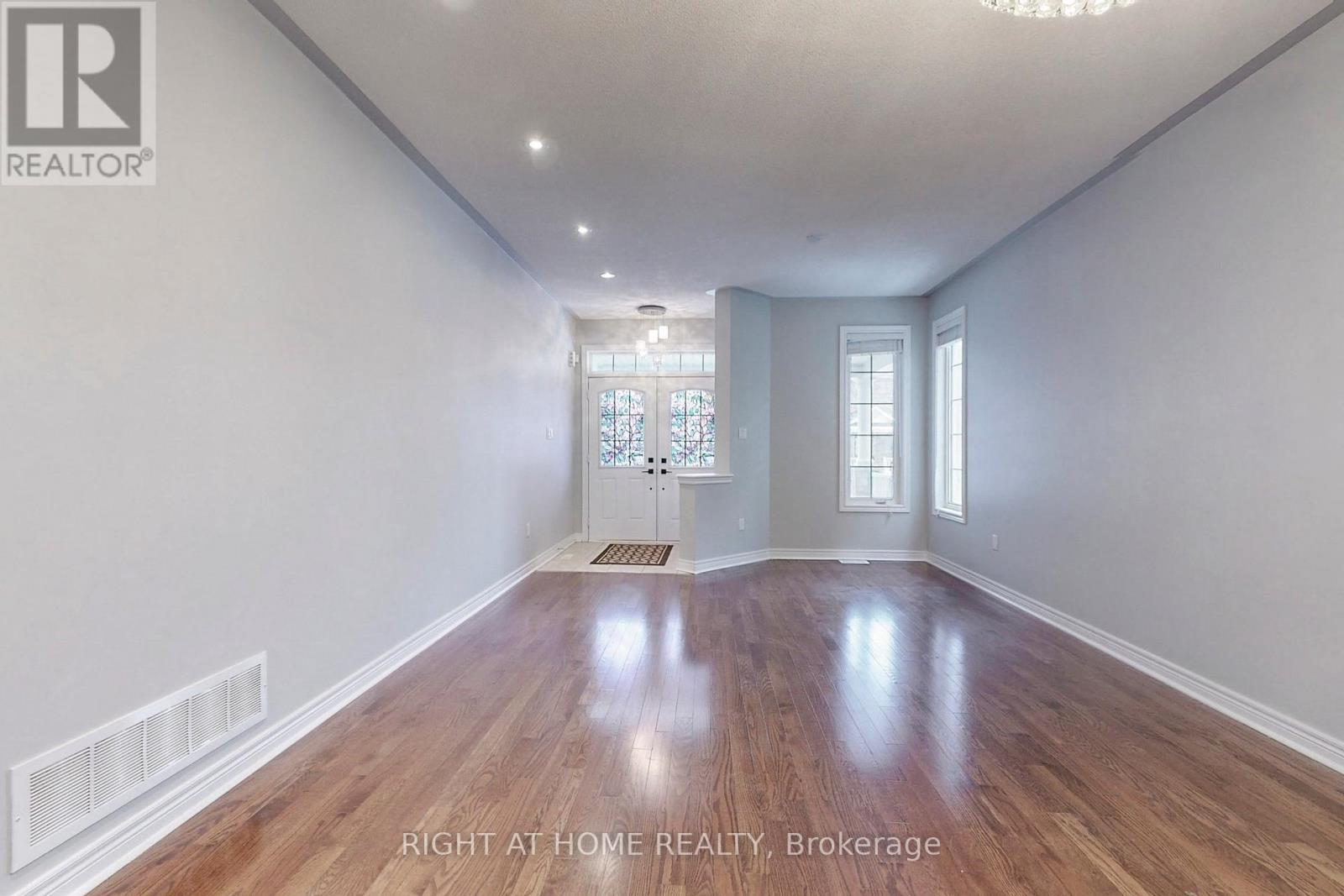 Property at 90 MAPLEBANK CRESCENT image 4