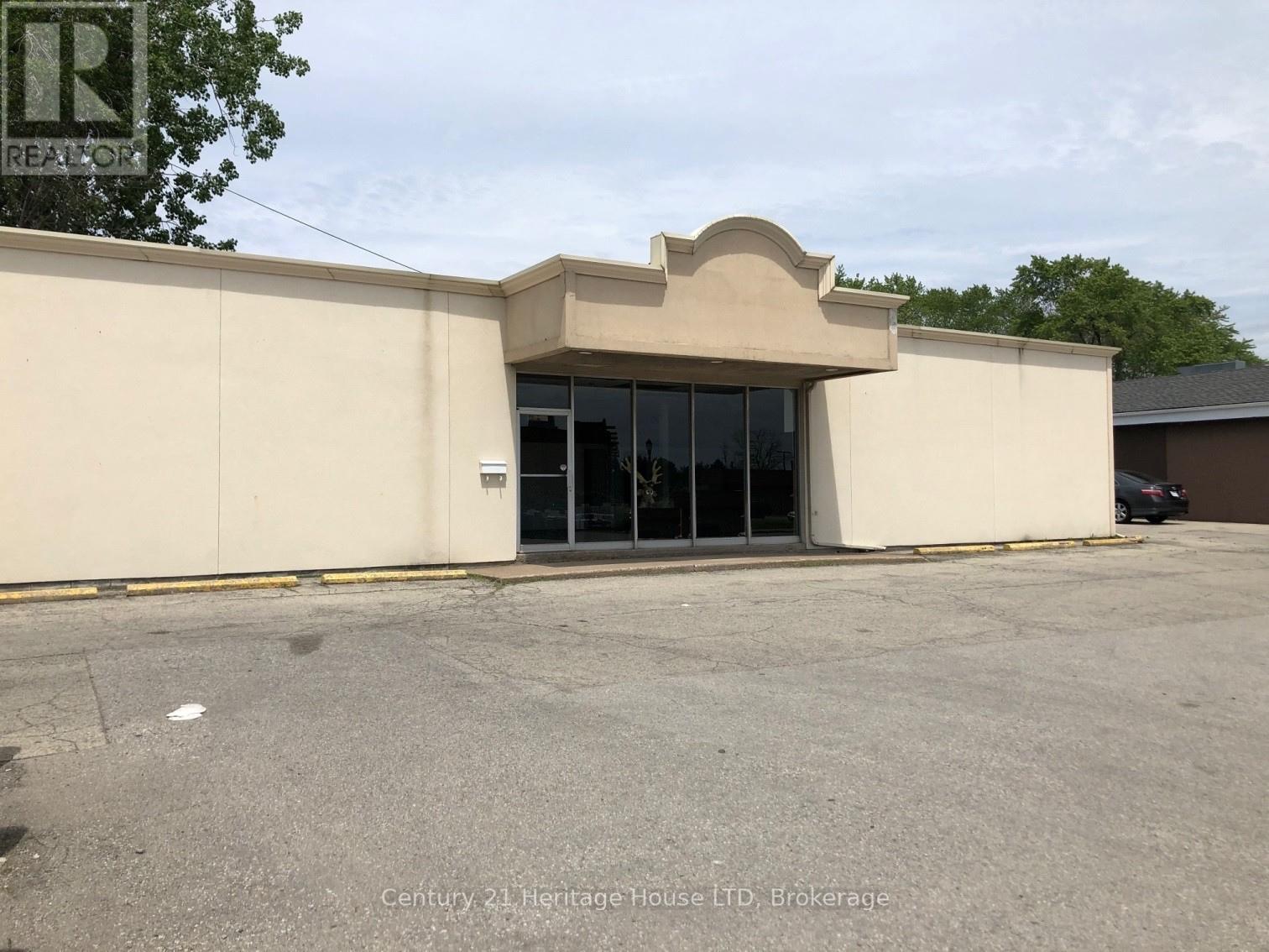 241 Garrison Road, Fort Erie, Ontario  L2A 1M9 - Photo 1 - X12247501