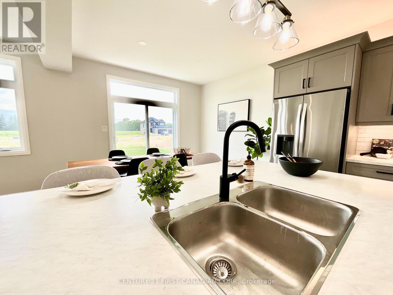 6 Sheldabren Street, North Middlesex, Ontario  N0M 1A0 - Photo 13 - X12149780