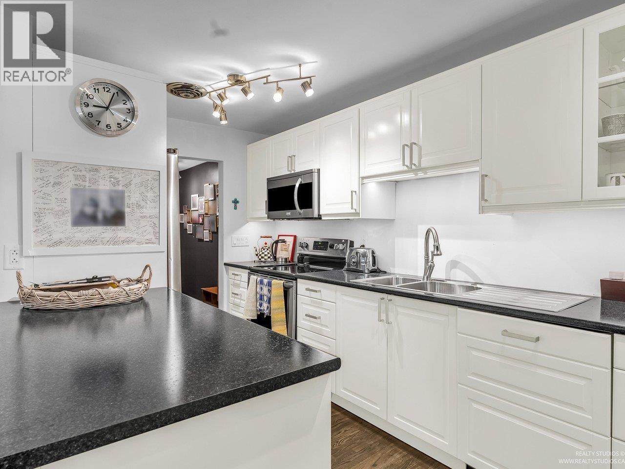 3 2146 W 43rd Avenue, Vancouver, British Columbia V6M 2E1 - Photo 2 - R3020357