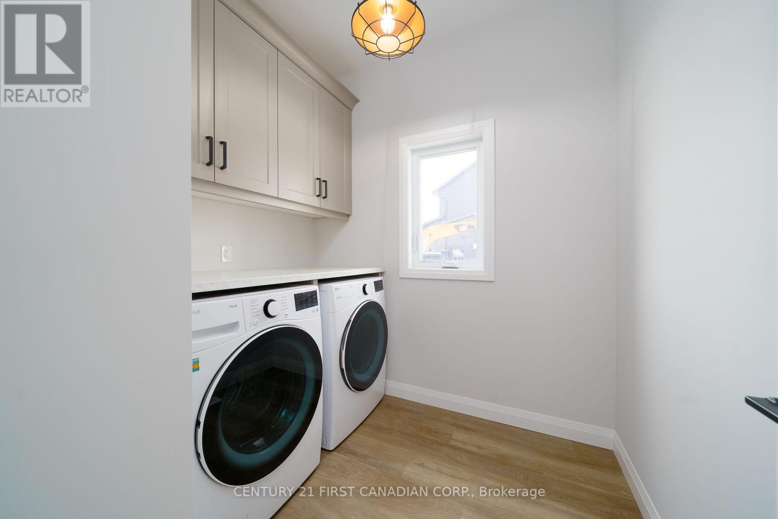 6 Sheldabren Street, North Middlesex, Ontario  N0M 1A0 - Photo 6 - X12149780