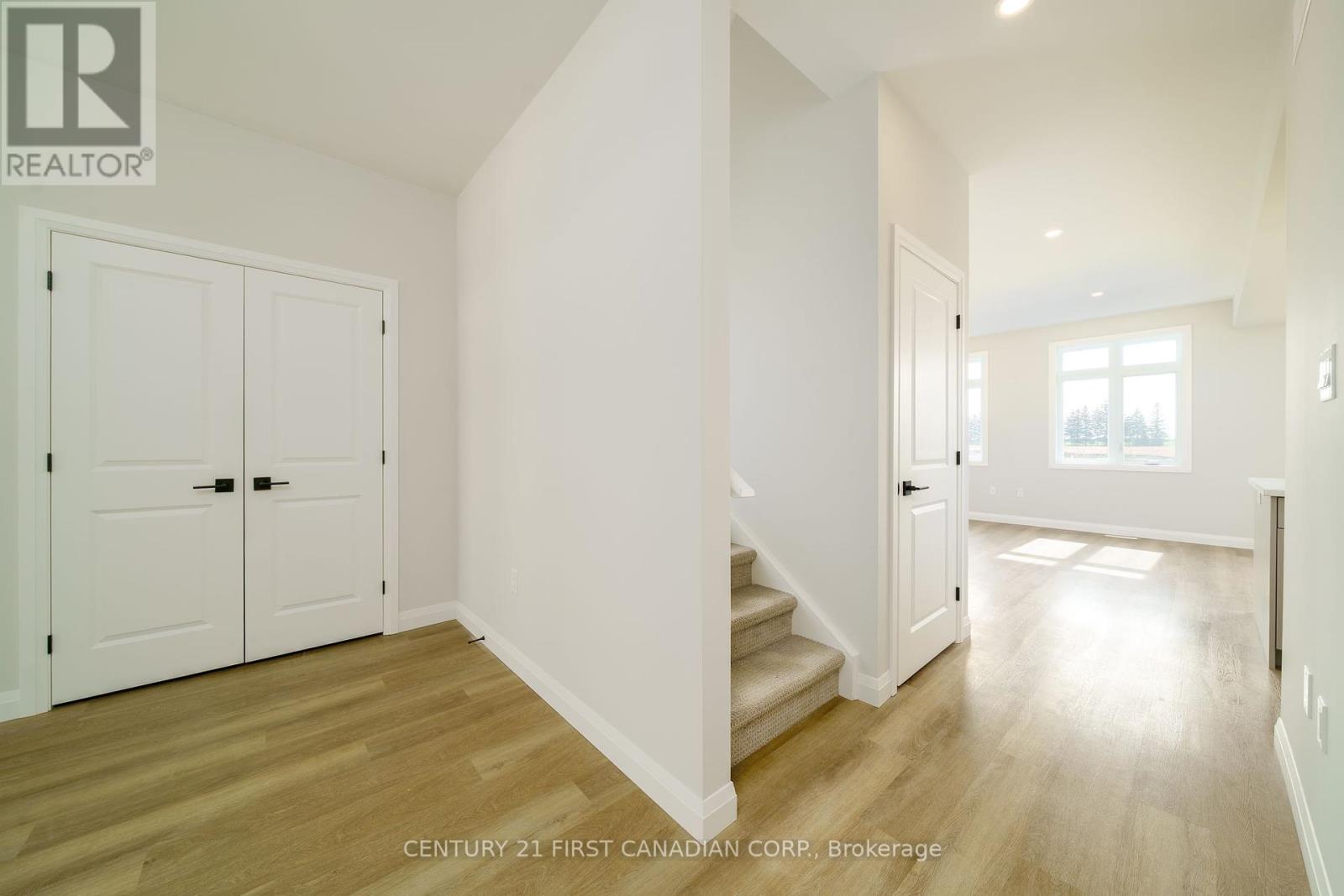 6 Sheldabren Street, North Middlesex, Ontario  N0M 1A0 - Photo 5 - X12149780