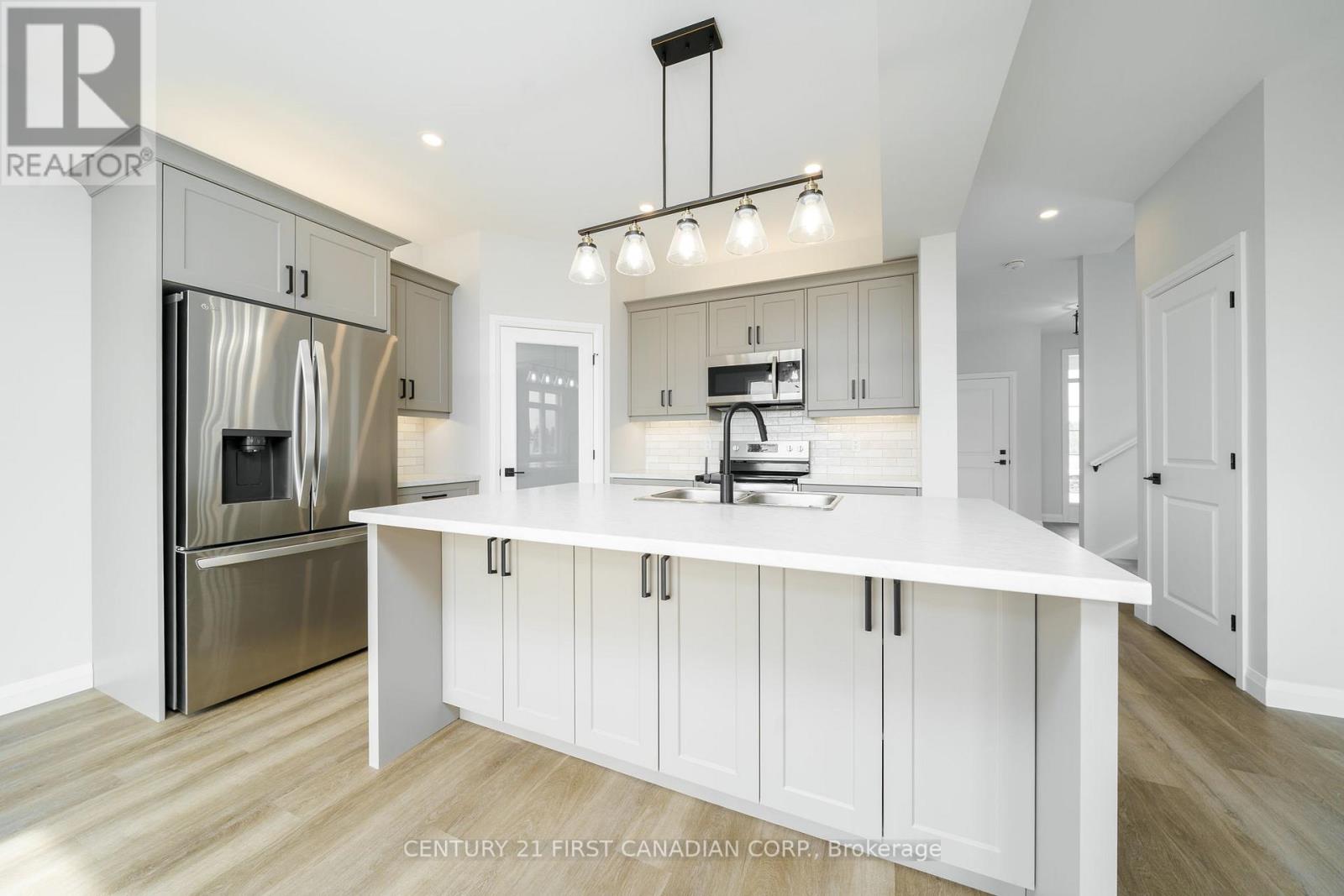 6 Sheldabren Street, North Middlesex, Ontario  N0M 1A0 - Photo 9 - X12149780