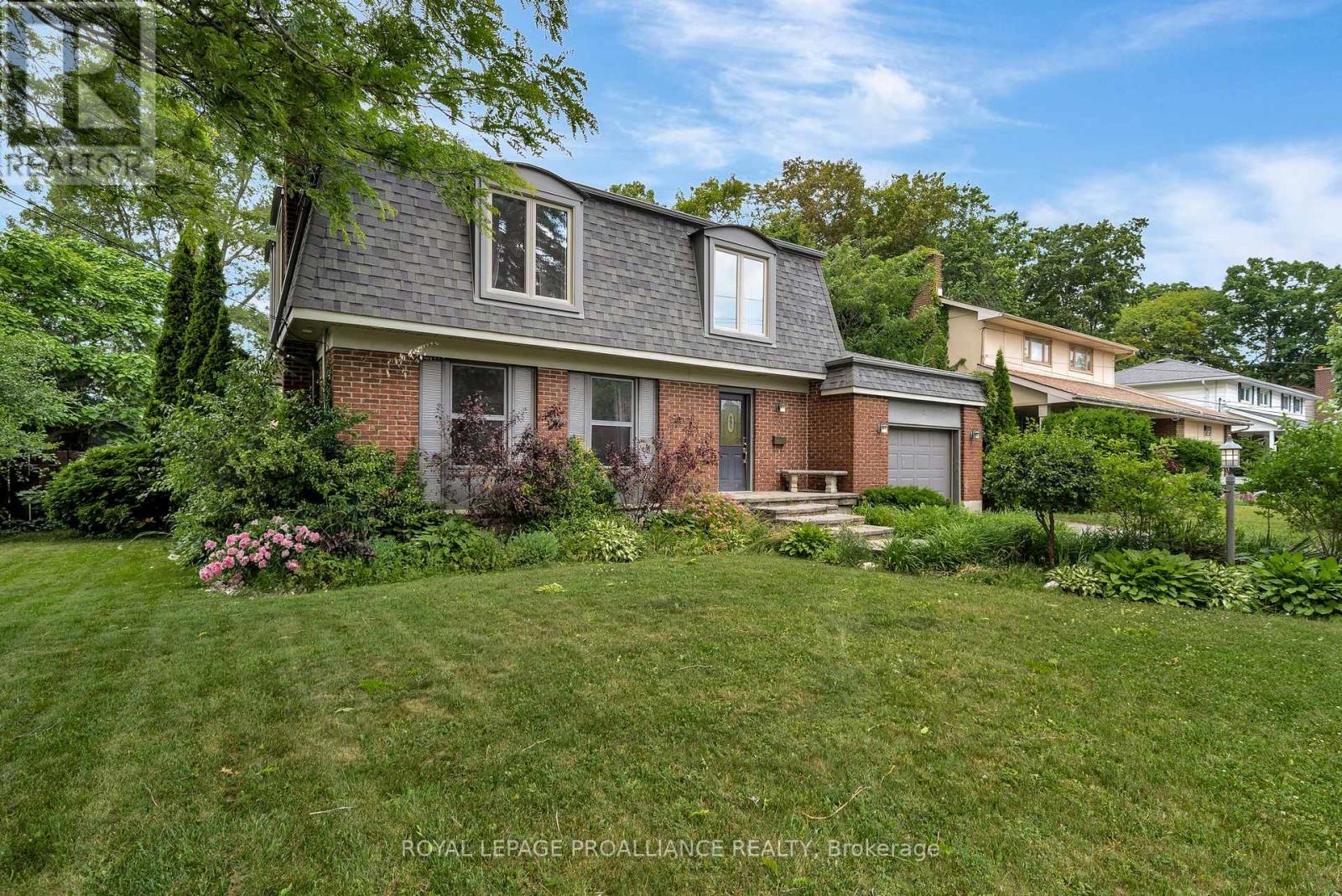 Property at 27 FOREST HILL CRESCENT image 1