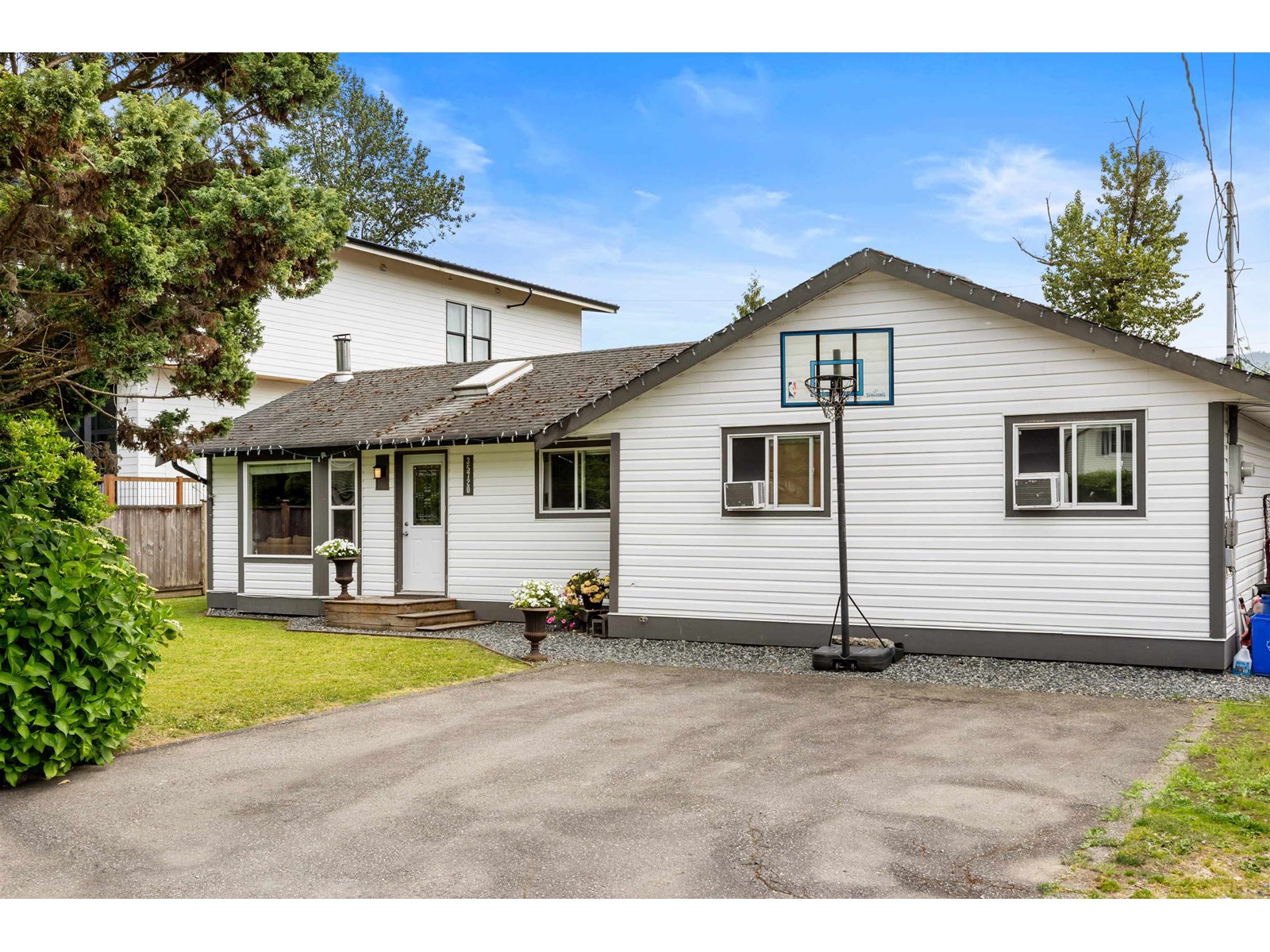Property at 35720 MOORE AVENUE image 3
