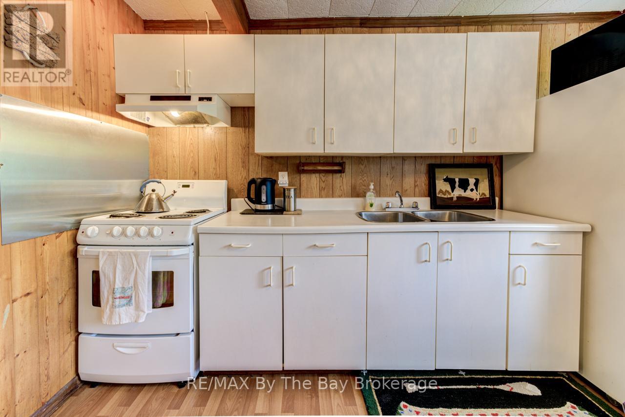 50 Balsam Street, Tiny, Ontario  L0L 1P1 - Photo 12 - S12219379