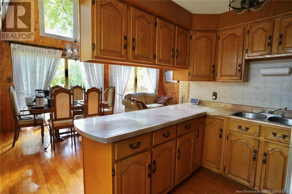 305 Youghall Drive, Bathurst, New Brunswick  E2A 4X7 - Photo 12 - NB121372