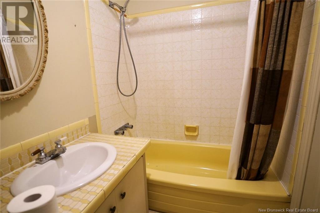 305 Youghall Drive, Bathurst, New Brunswick  E2A 4X7 - Photo 21 - NB121372