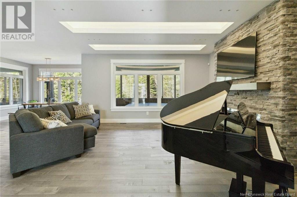 Property at 210 Rosebank Crescent image 3