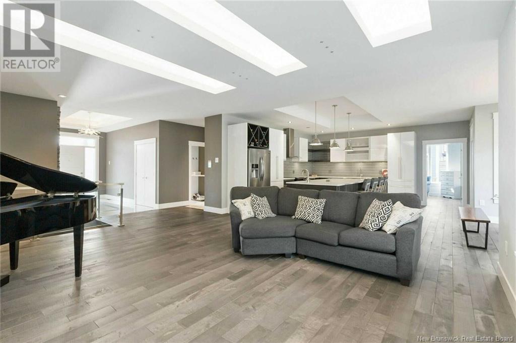 Property at 210 Rosebank Crescent image 5