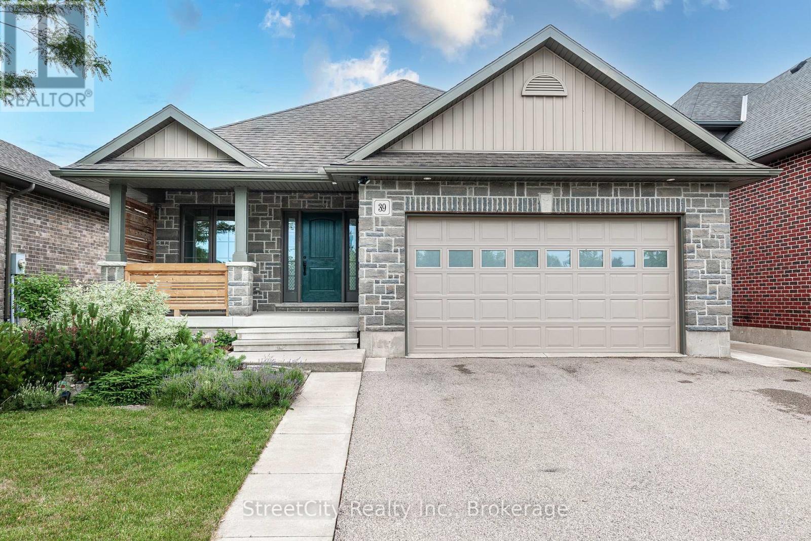 Property at 39 GREENBERG PLACE image 2