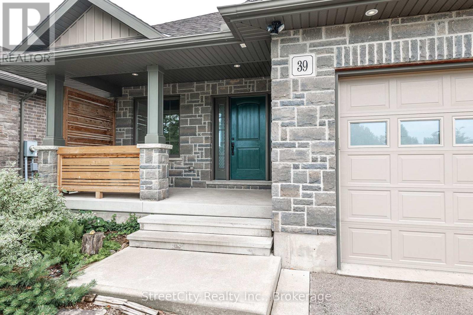 Property at 39 GREENBERG PLACE image 3