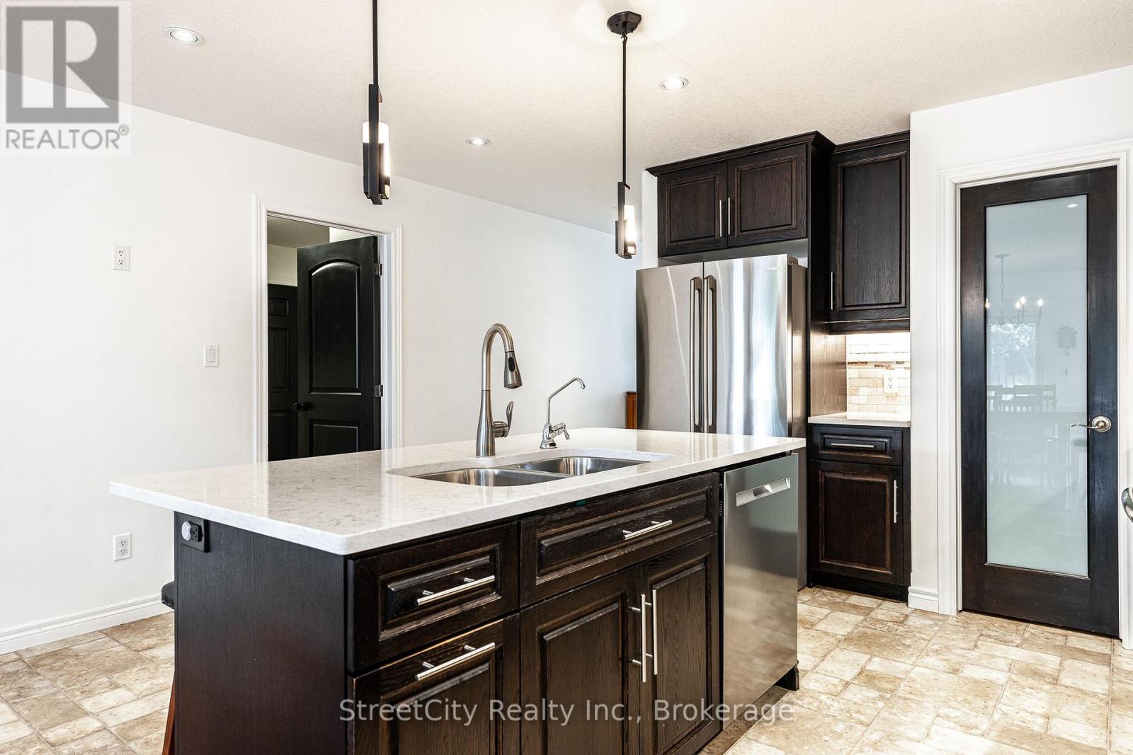 39 Greenberg Place, Stratford, Ontario  N5A 0A6 - Photo 7 - X12247581