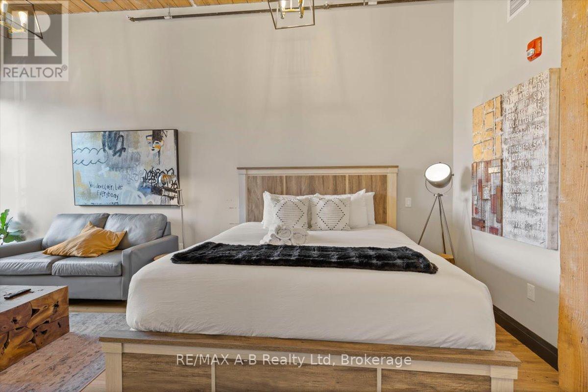 112 - 245 Downie Street, Stratford, Ontario  N5A 1X2 - Photo 4 - X12247593