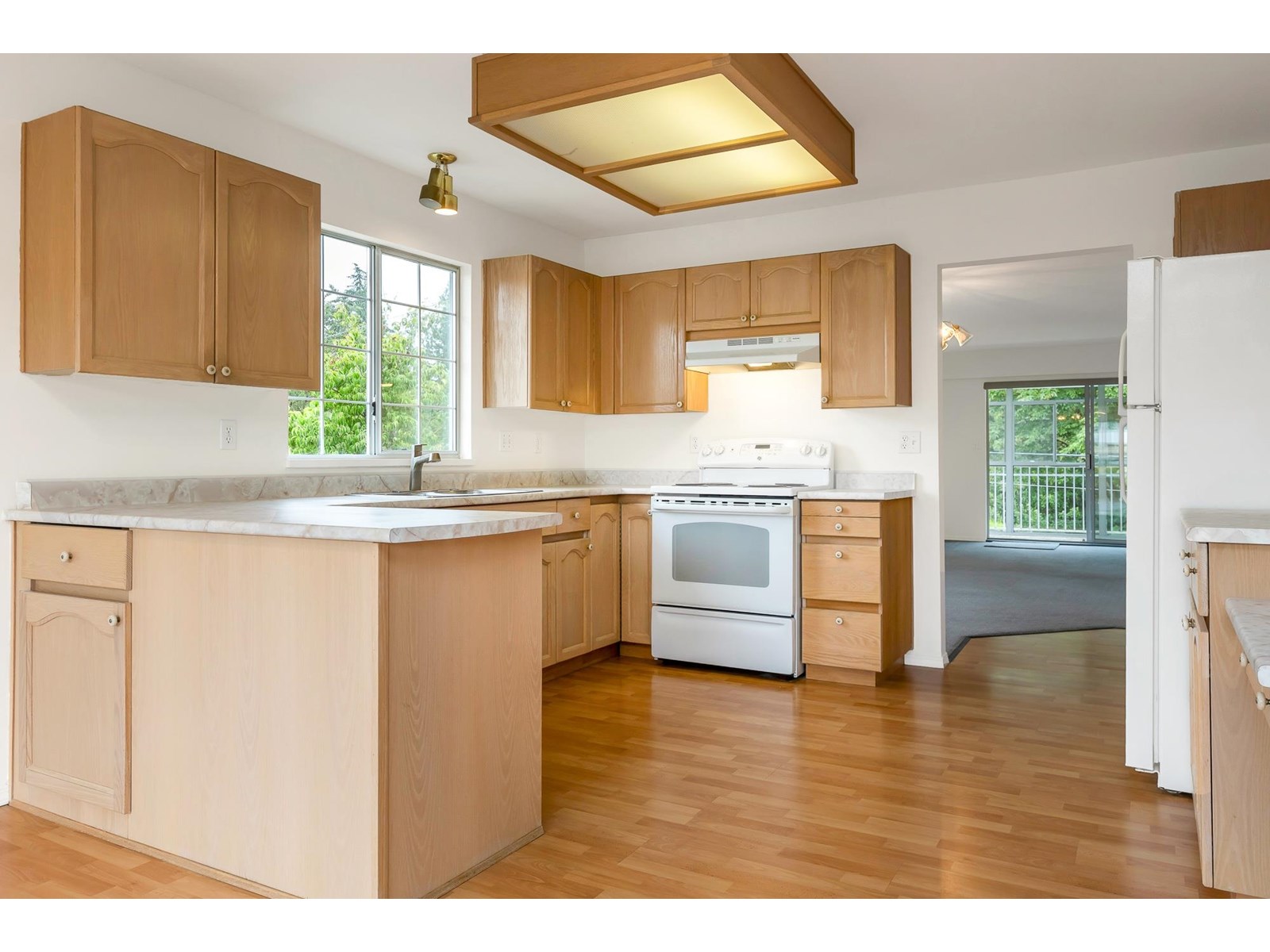 Property at 20 3110 TRAFALGAR STREET image 4