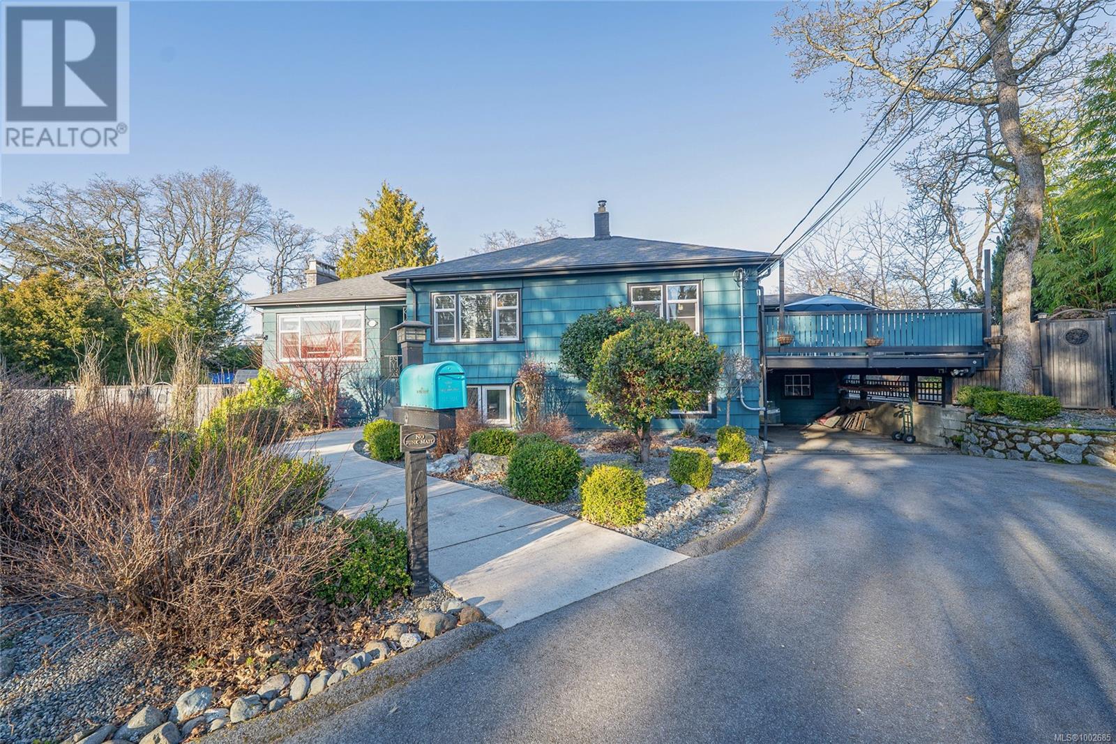 Property at 3771 Winston Cres image 3