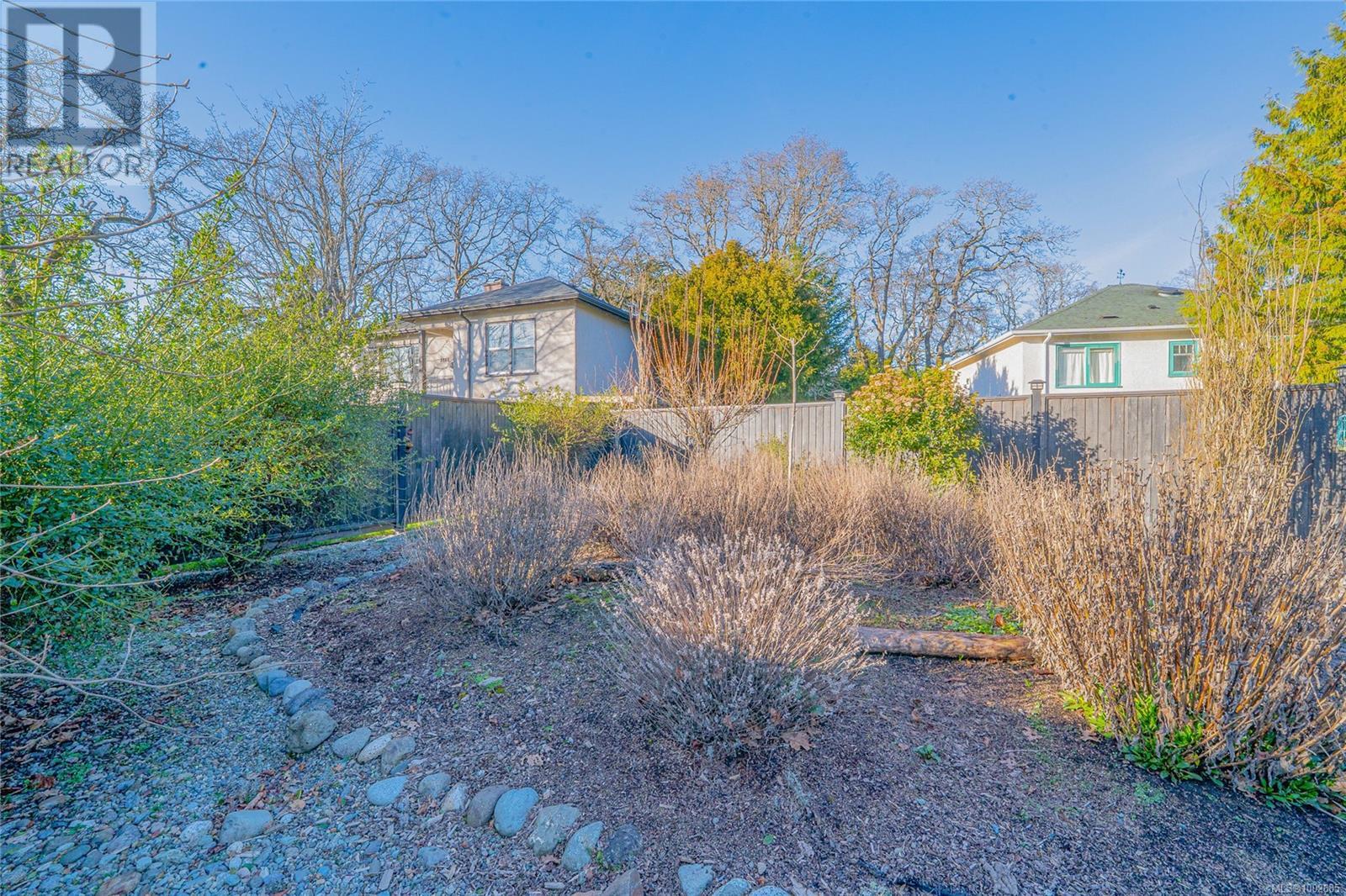 Property at 3771 Winston Cres image 5