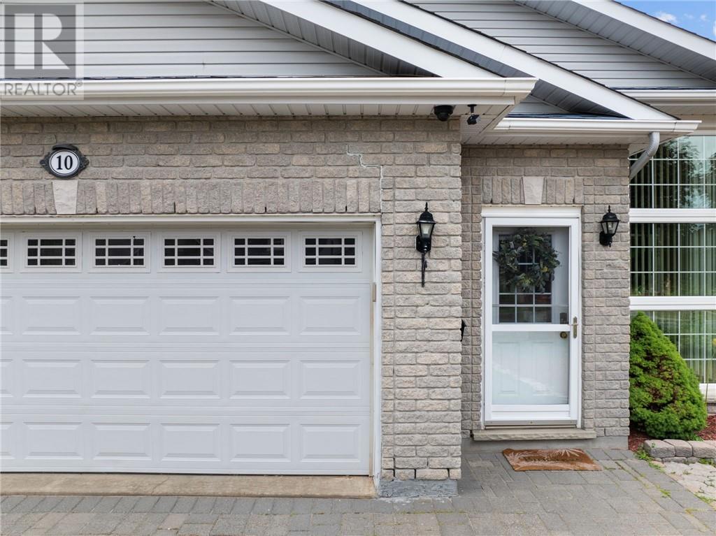 Property at 10 Abigail Court image 1