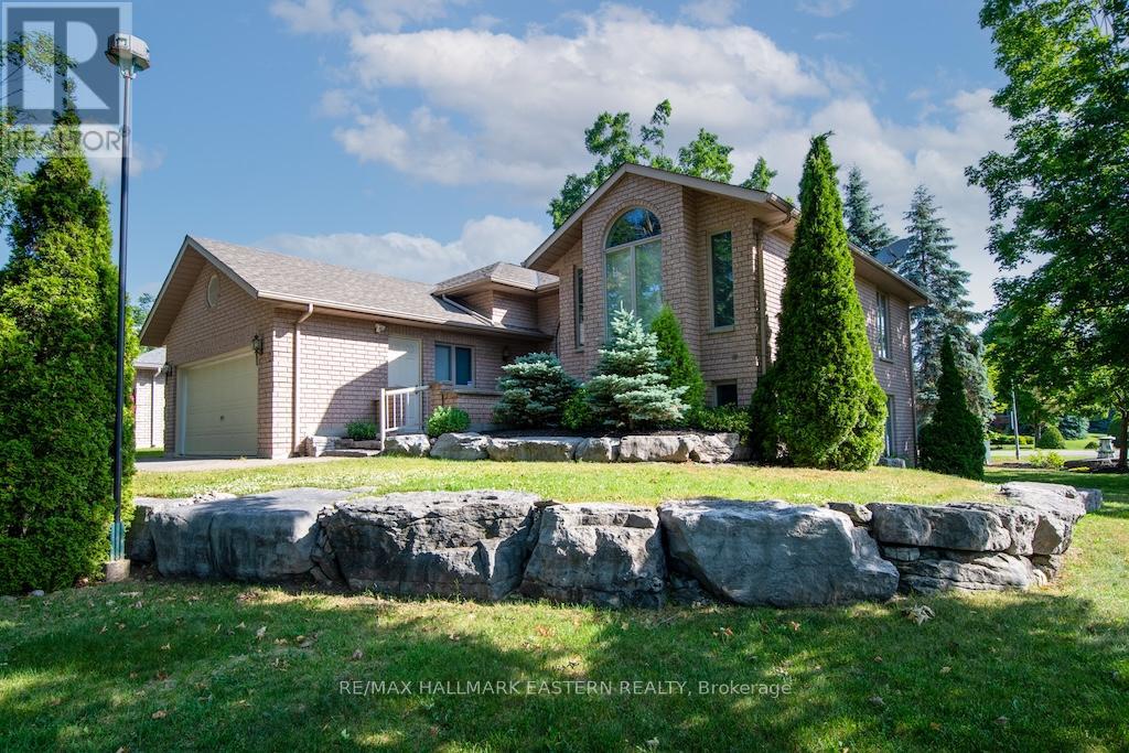 Property at 2 HUNTINGWOOD CRESCENT image 2