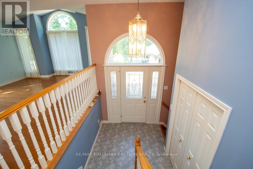 Property at 2 HUNTINGWOOD CRESCENT image 4