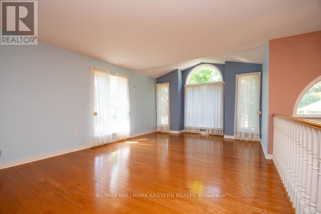 Property at 2 HUNTINGWOOD CRESCENT image 5