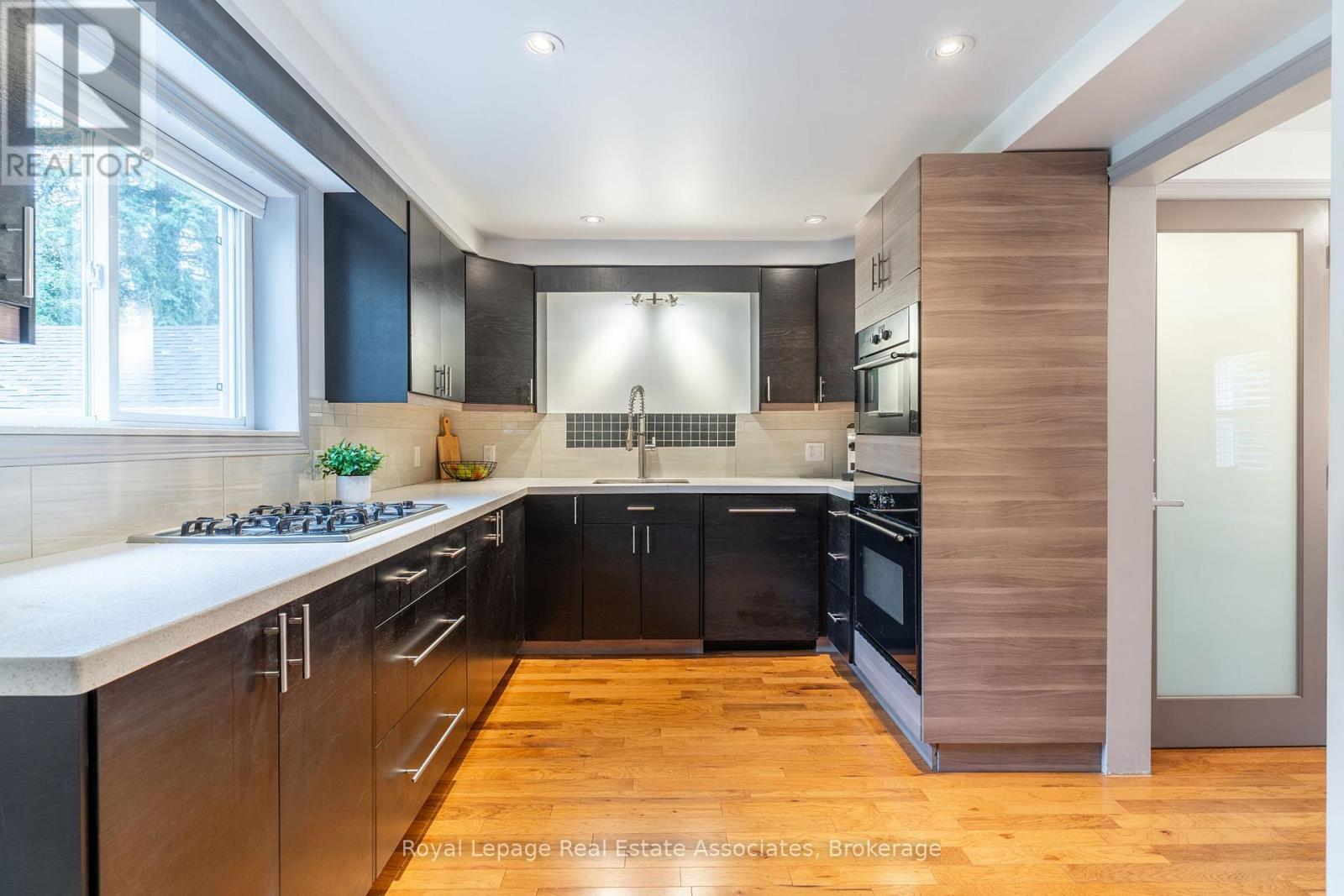 19 Union Street, Halton Hills, Ontario  L7G 3M1 - Photo 10 - W12031048