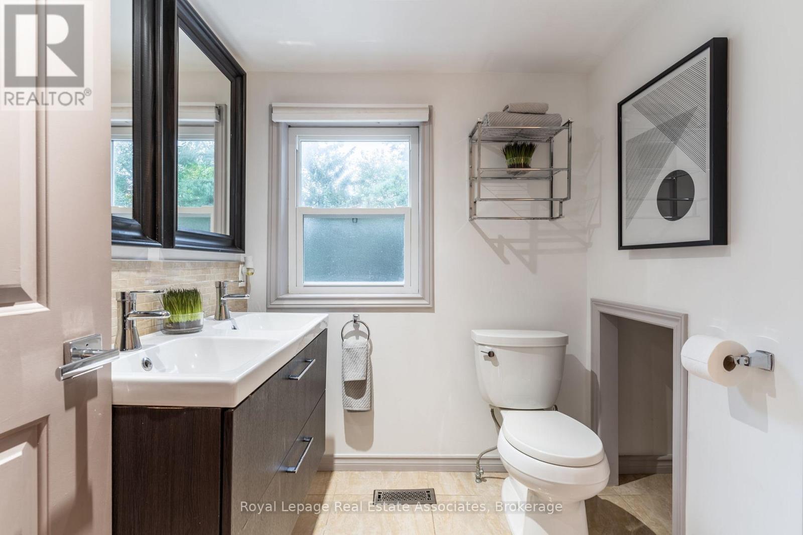 19 Union Street, Halton Hills, Ontario  L7G 3M1 - Photo 18 - W12031048