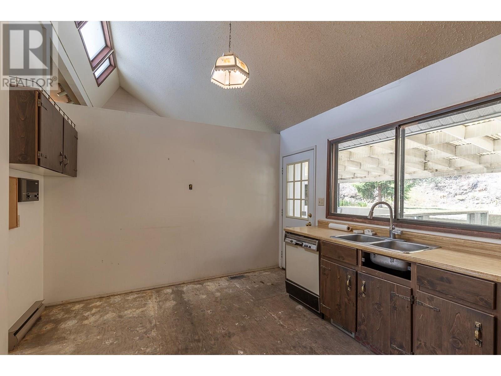 6602 Goose Lake Road, Vernon, British Columbia  V1H 1W2 - Photo 11 - 10353511