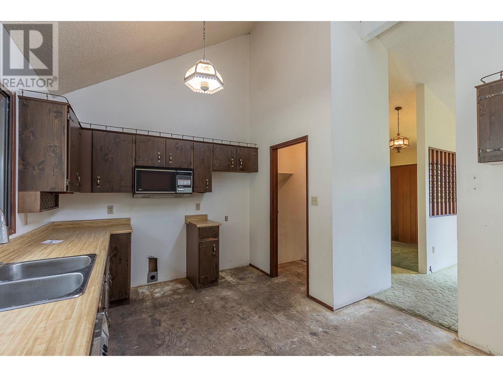 6602 Goose Lake Road, Vernon, British Columbia  V1H 1W2 - Photo 10 - 10353511