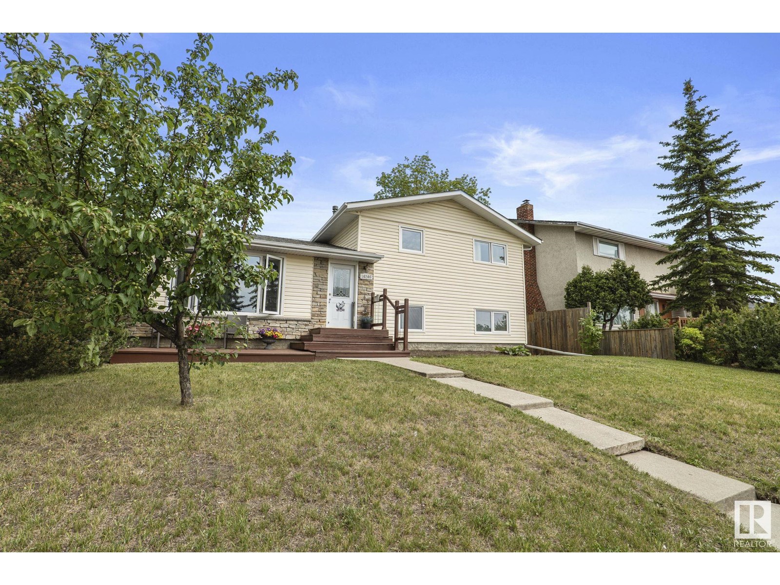 Property at 16208 87 AV NW image 2