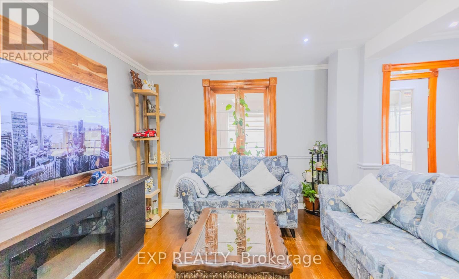 24 Goldwin Avenue, Toronto, Ontario  M6M 2C4 - Photo 10 - W12247611