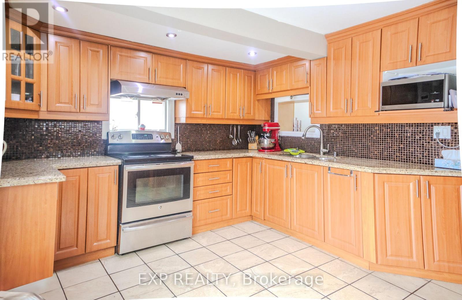 24 Goldwin Avenue, Toronto, Ontario  M6M 2C4 - Photo 15 - W12247611