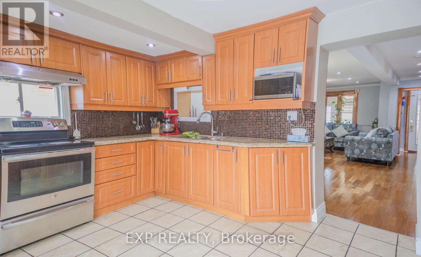 24 Goldwin Avenue, Toronto, Ontario  M6M 2C4 - Photo 16 - W12247611
