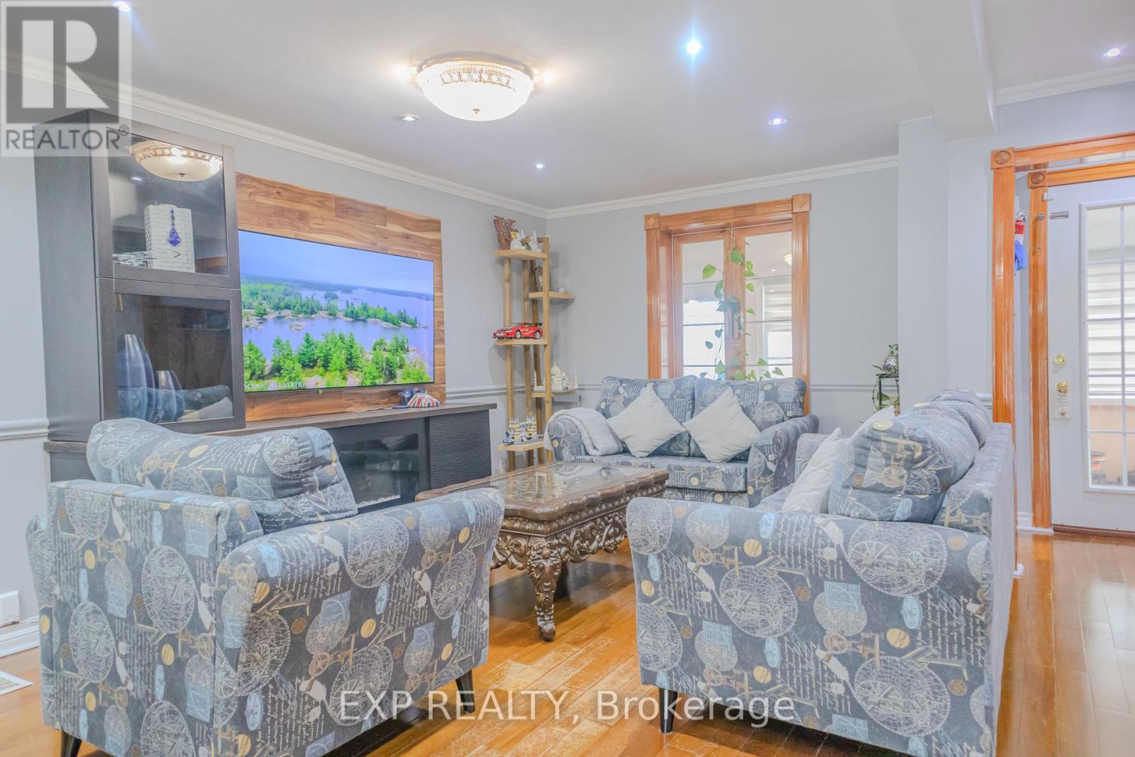 24 Goldwin Avenue, Toronto, Ontario  M6M 2C4 - Photo 19 - W12247611