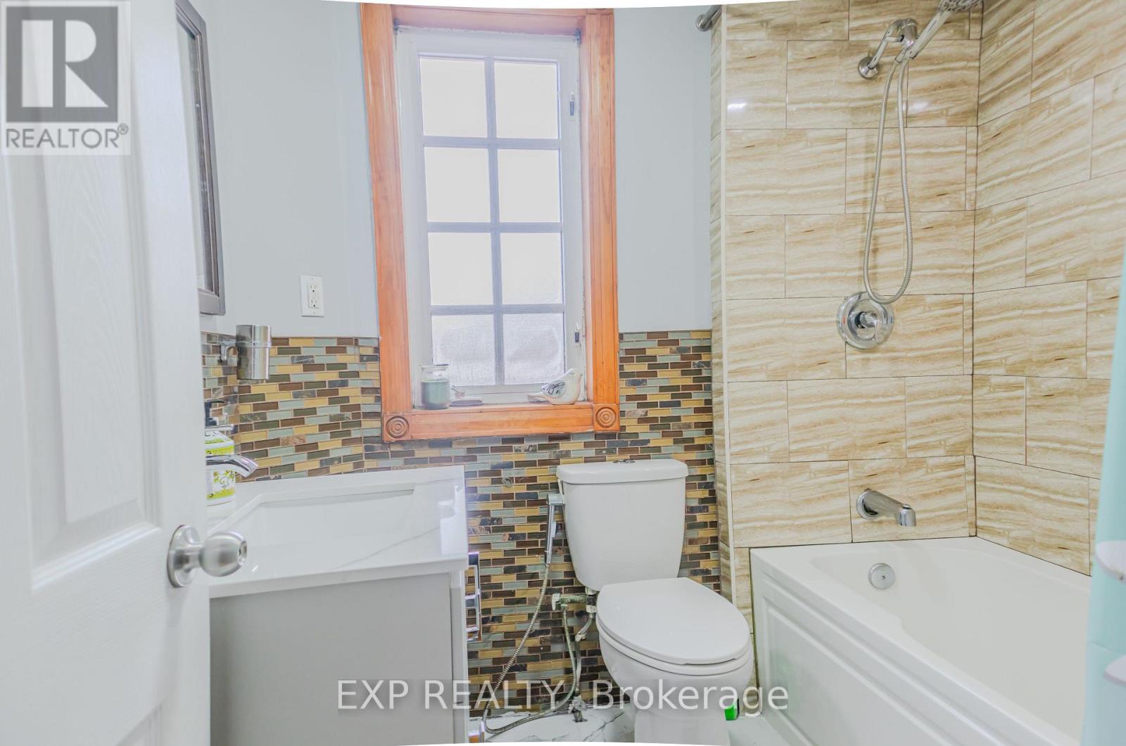 24 Goldwin Avenue, Toronto, Ontario  M6M 2C4 - Photo 21 - W12247611