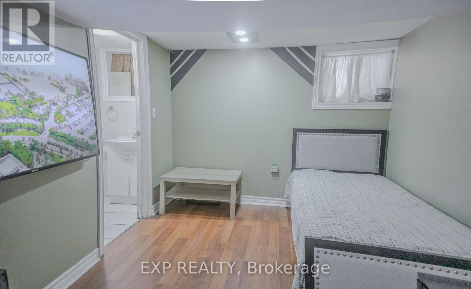 24 Goldwin Avenue, Toronto, Ontario  M6M 2C4 - Photo 38 - W12247611