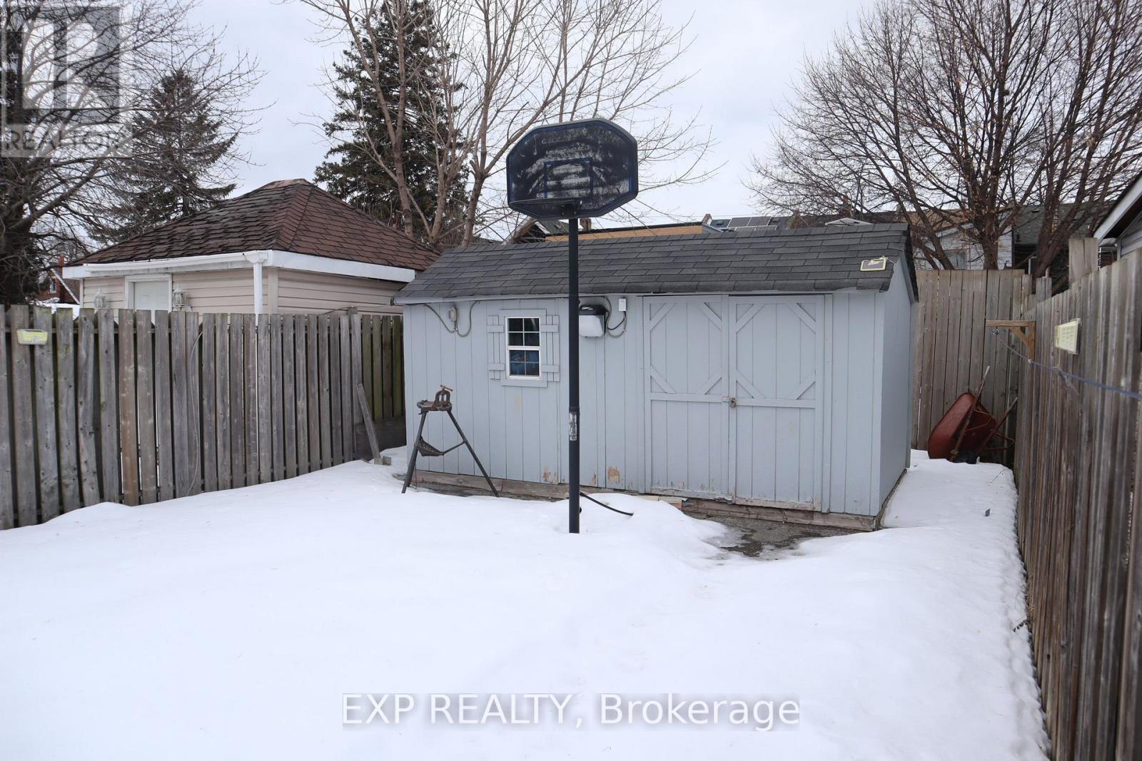 24 Goldwin Avenue, Toronto, Ontario  M6M 2C4 - Photo 42 - W12247611