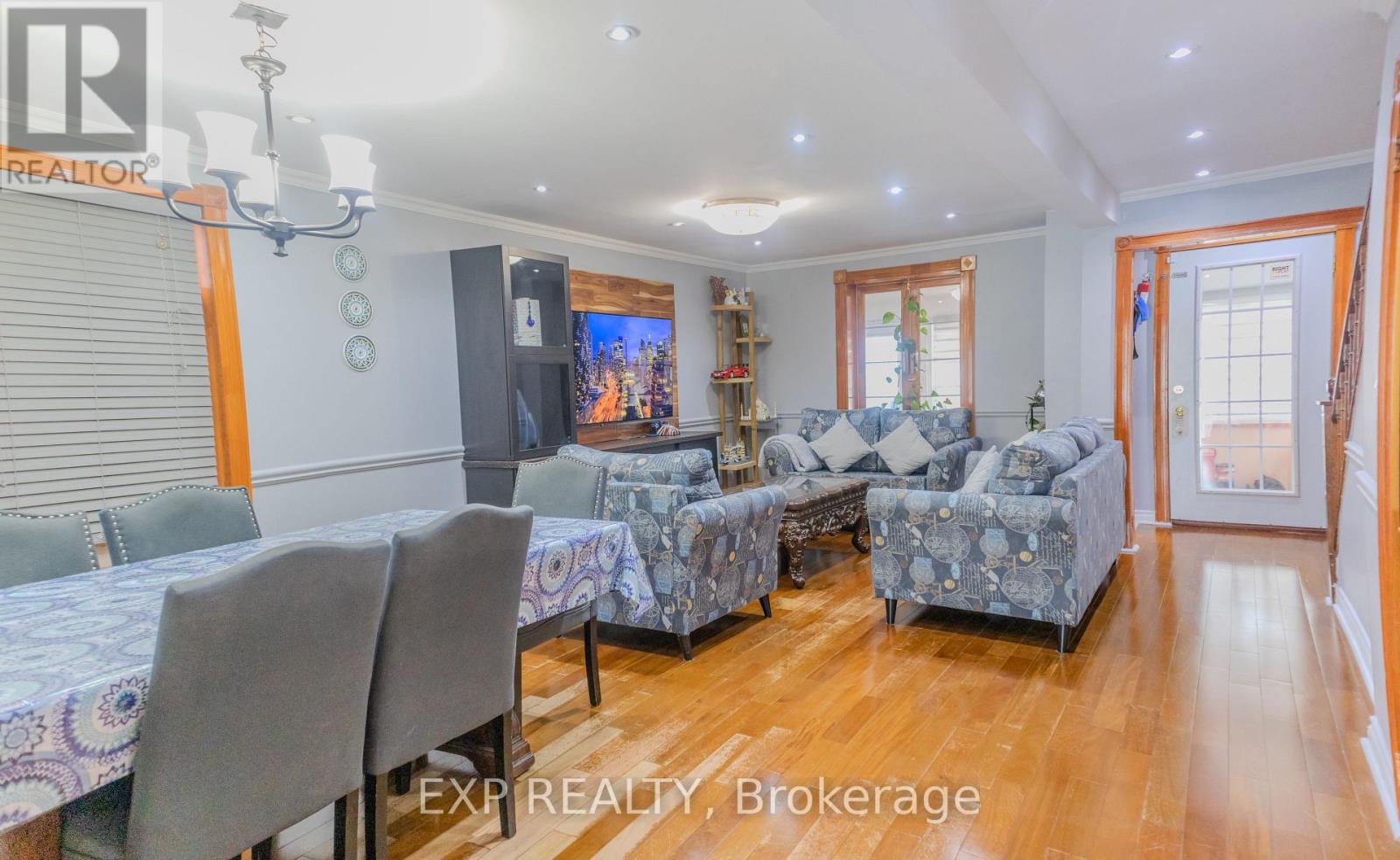 24 Goldwin Avenue, Toronto, Ontario  M6M 2C4 - Photo 6 - W12247611