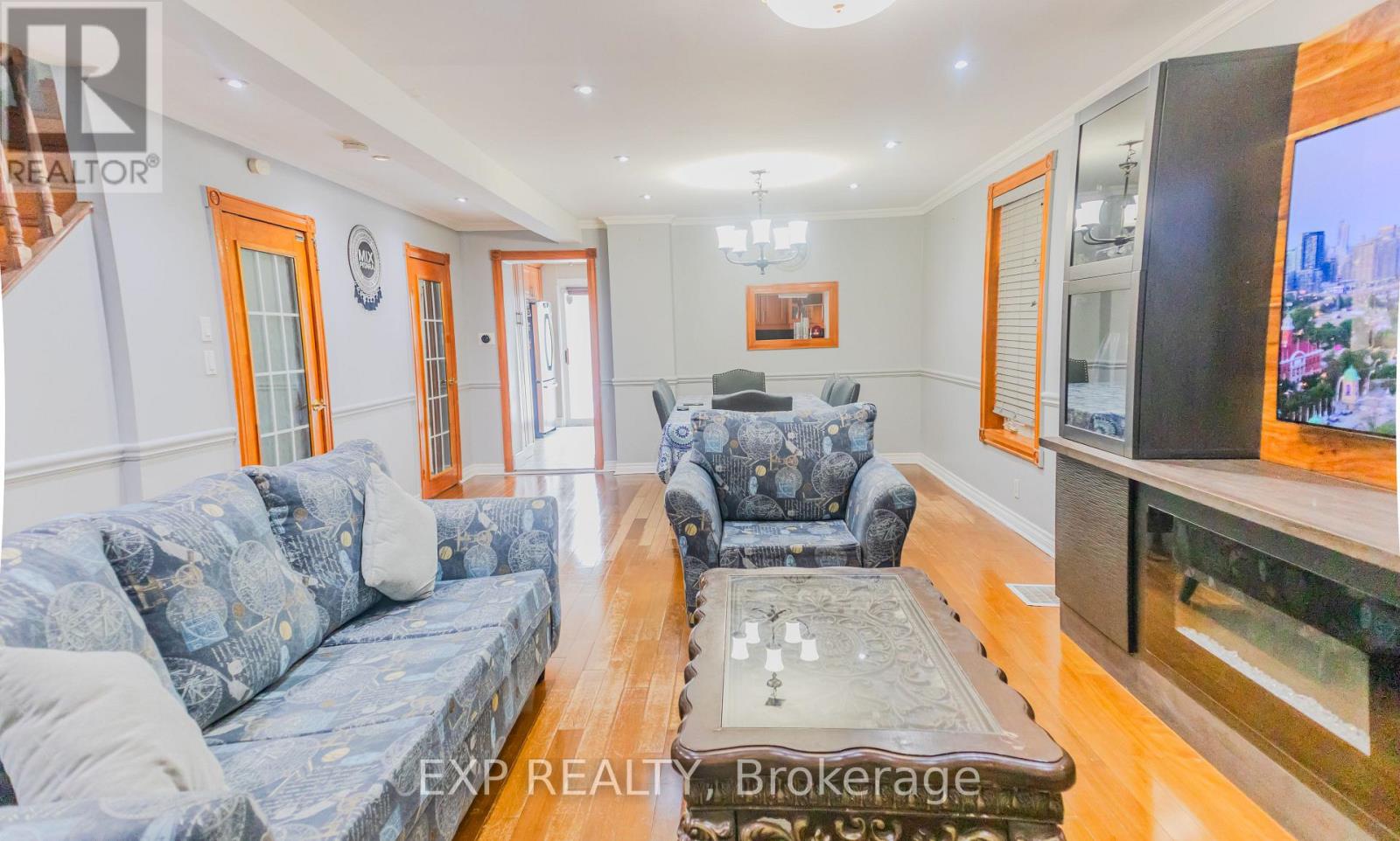 24 Goldwin Avenue, Toronto, Ontario  M6M 2C4 - Photo 7 - W12247611