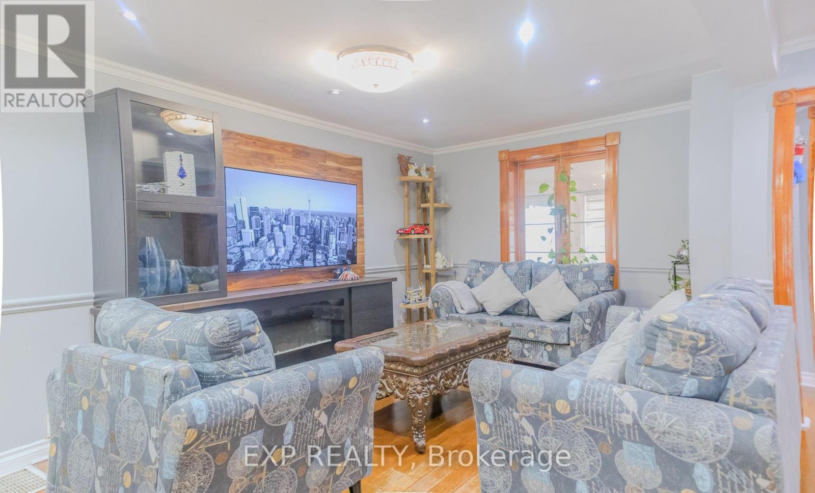 24 Goldwin Avenue, Toronto, Ontario  M6M 2C4 - Photo 8 - W12247611