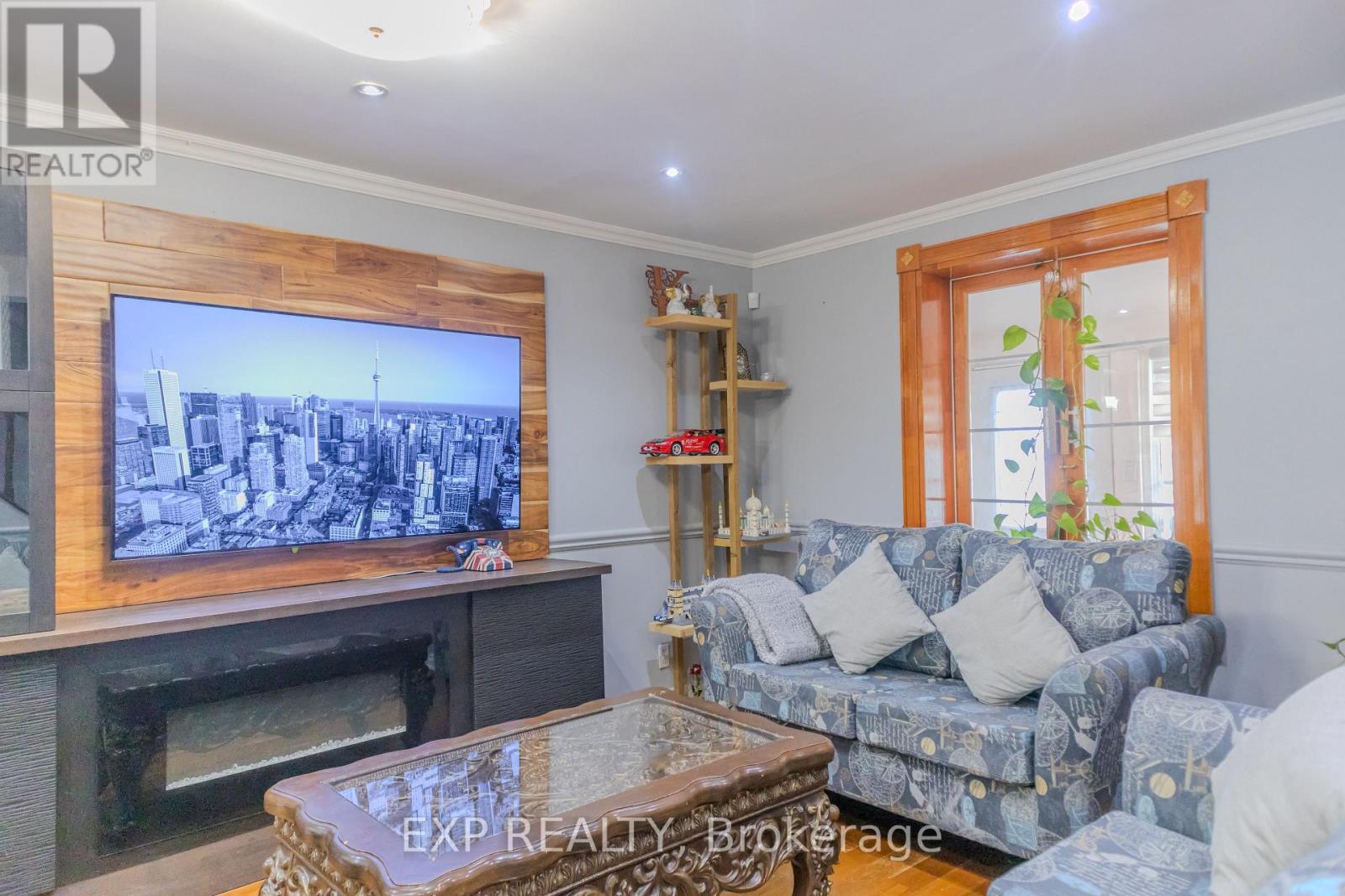 24 Goldwin Avenue, Toronto, Ontario  M6M 2C4 - Photo 9 - W12247611