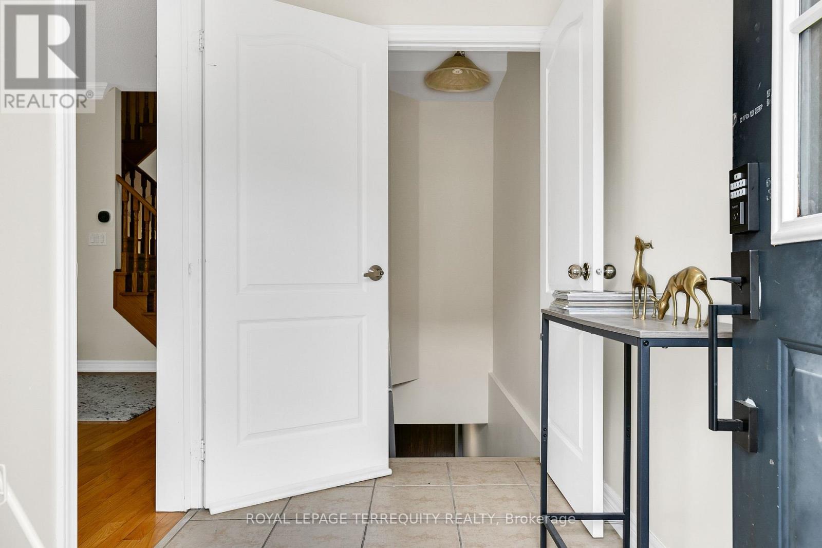 Property at 20 HERZBERG GARDENS image 3