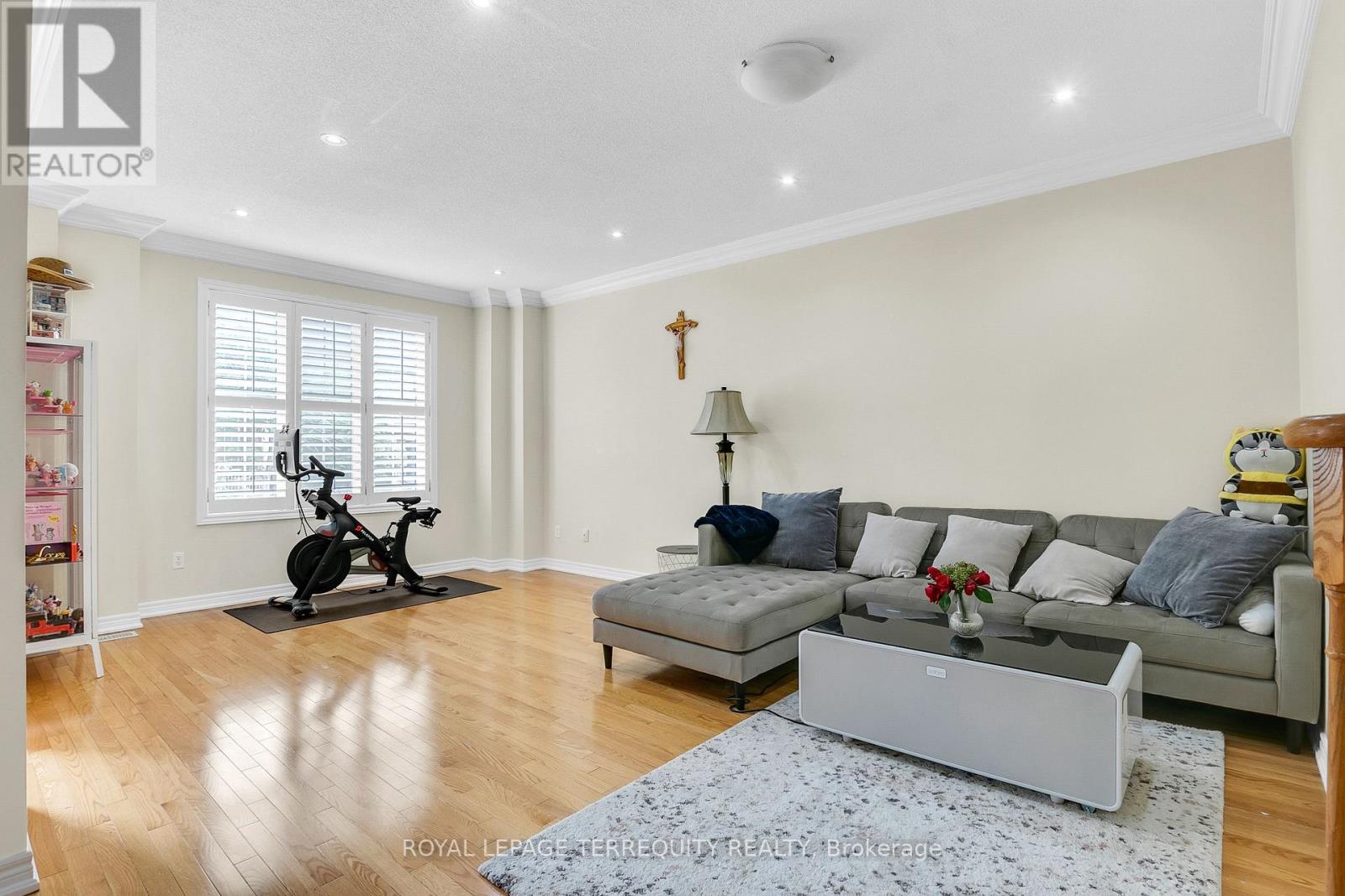 Property at 20 HERZBERG GARDENS image 4